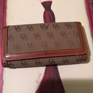 Dooney & Bourke DB